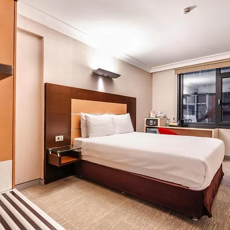 Lamartine Hotell 4*